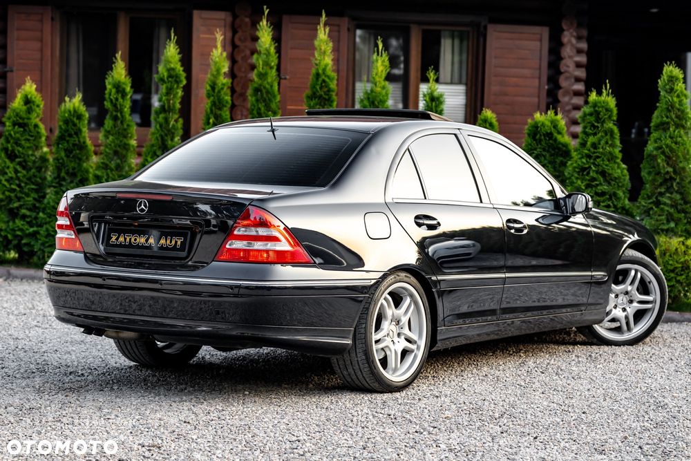Mercedes-Benz Klasa C 320 4Matic Avantgarde Sport Edition - 15