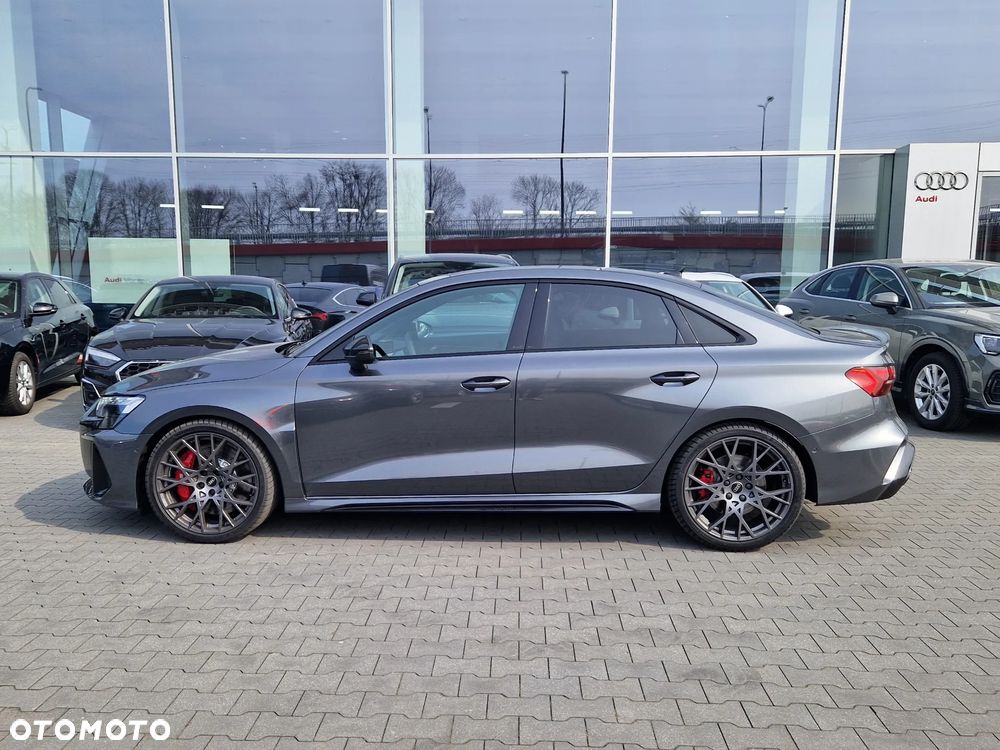 Audi RS3 Limousine - 3