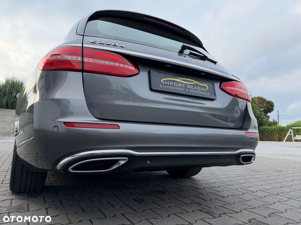 Mercedes-Benz Klasa E 220 d 4-Matic 9G-TRONIC - 32