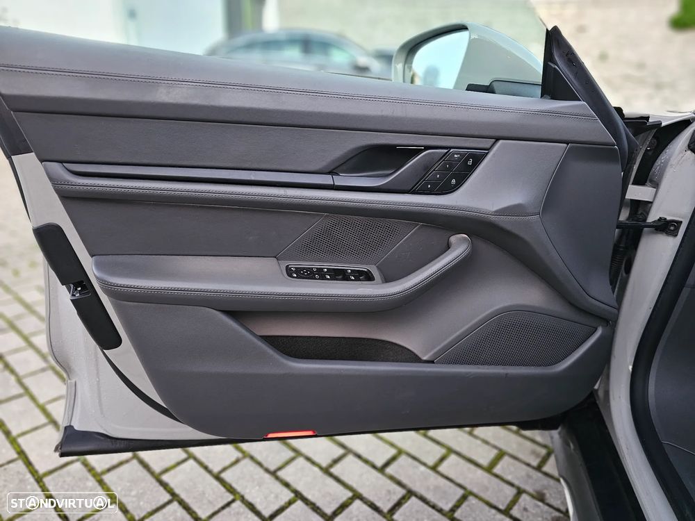 Porsche Taycan Cross Turismo 4 - 11