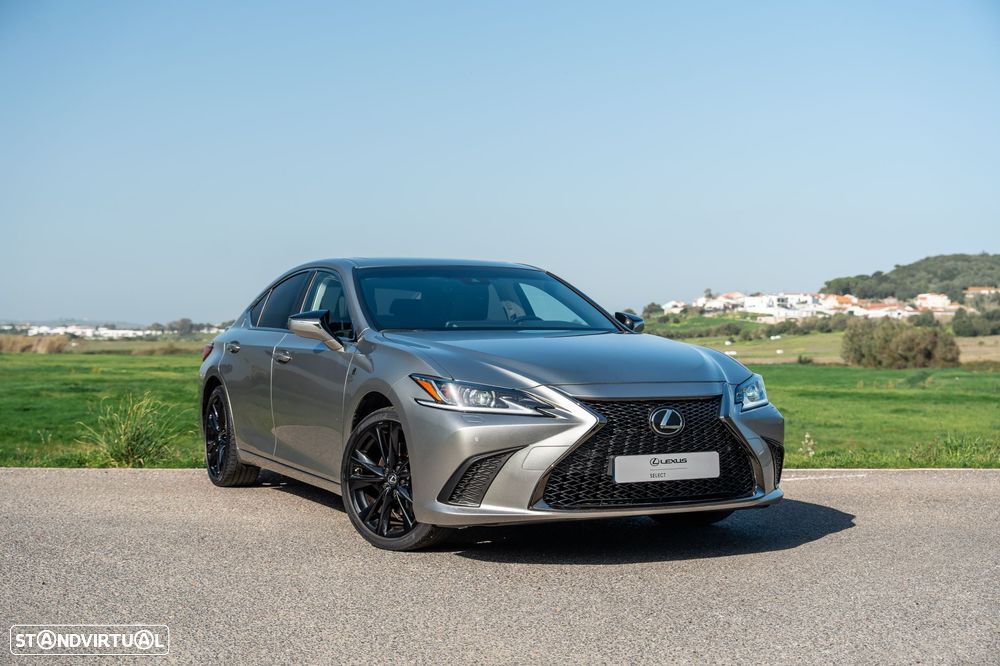 Lexus ES 300h Sport - 32
