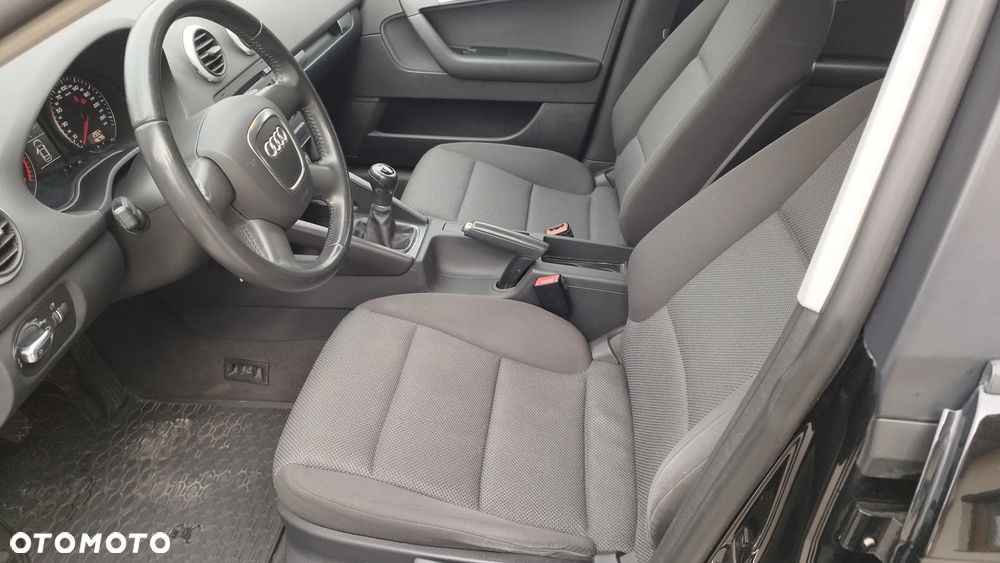 Audi A3 Sportback 1.6 Ambiente - 16