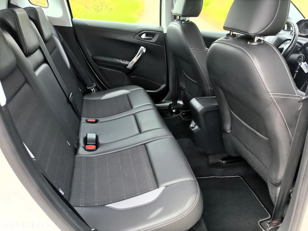 Peugeot 2008 1.6 VTi Allure - 28
