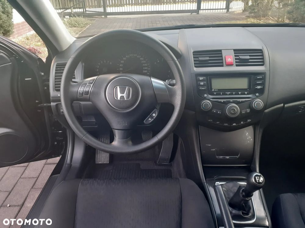 Honda Accord 2.0 Comfort - 11