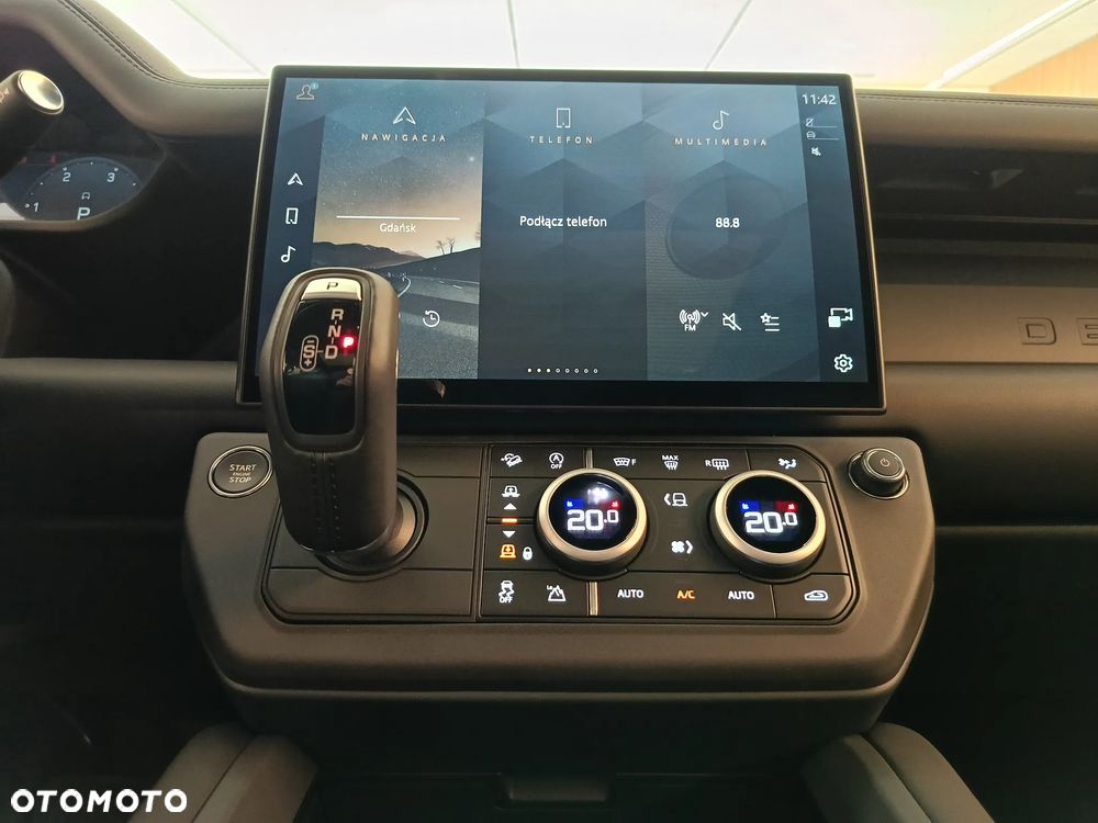 Land Rover Defender - 21