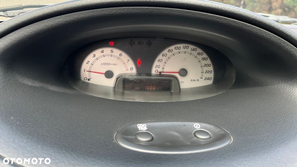 Toyota Yaris - 10