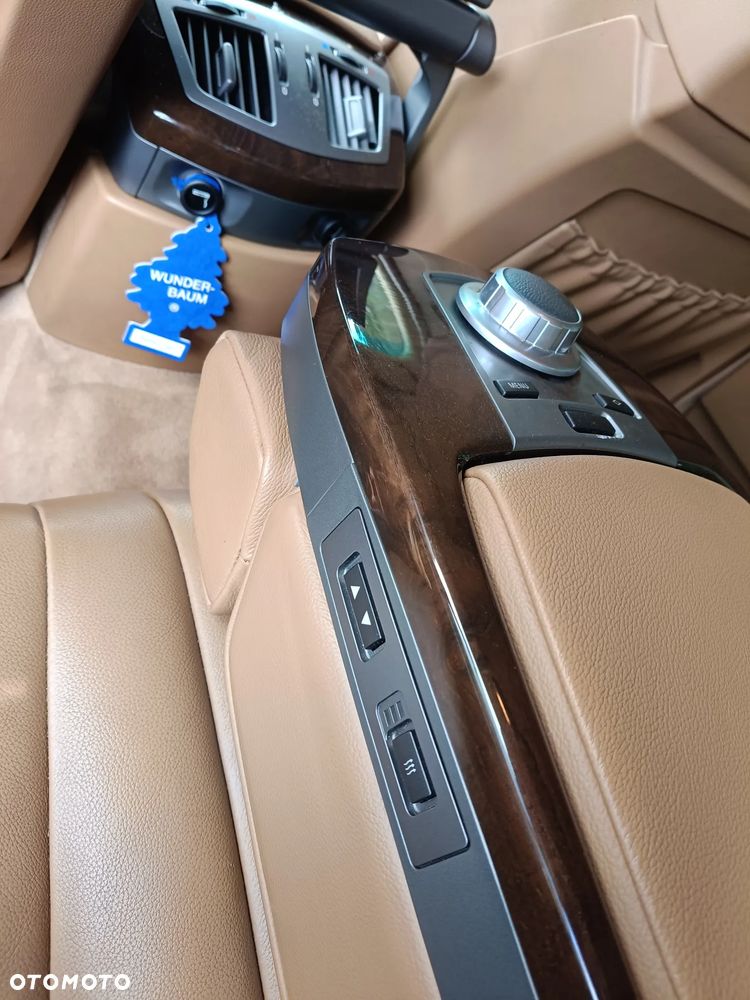 BMW Seria 7 750i L - 14