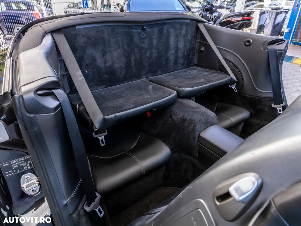 Porsche 911 Carrera 4 S Cabrio - 16
