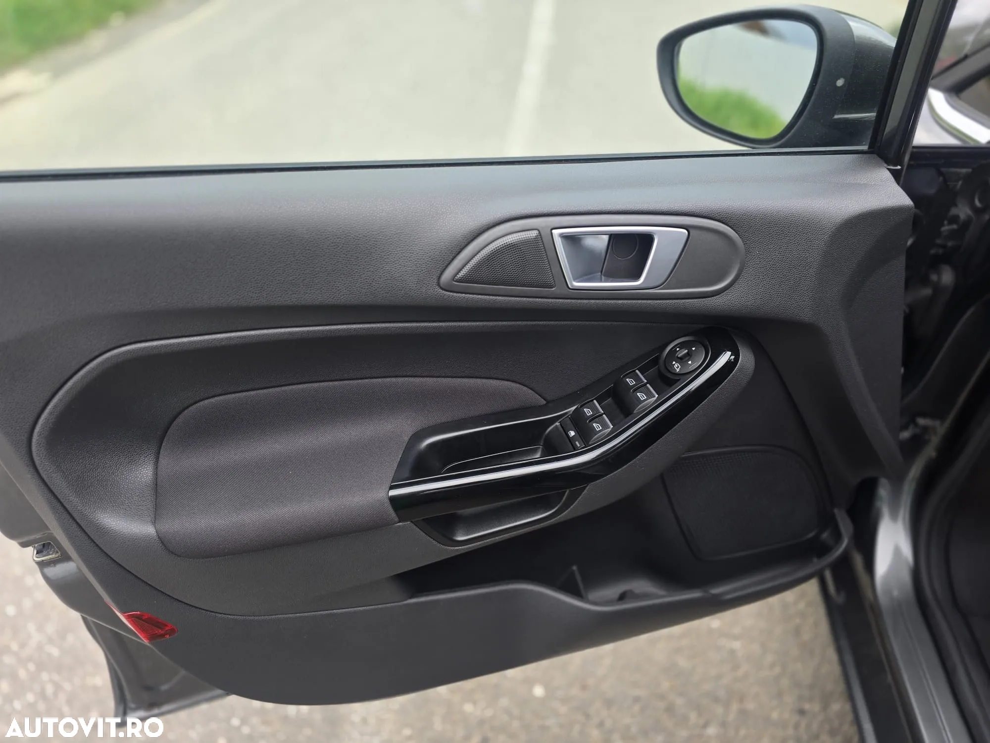Ford Fiesta 1.0 EcoBoost S&S TITANIUM X - 18
