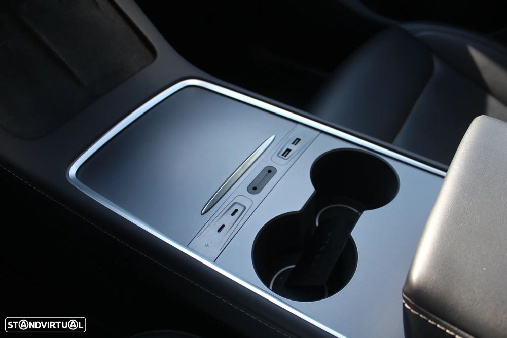 Tesla Model Y Performance Dual Motor AWD - 16