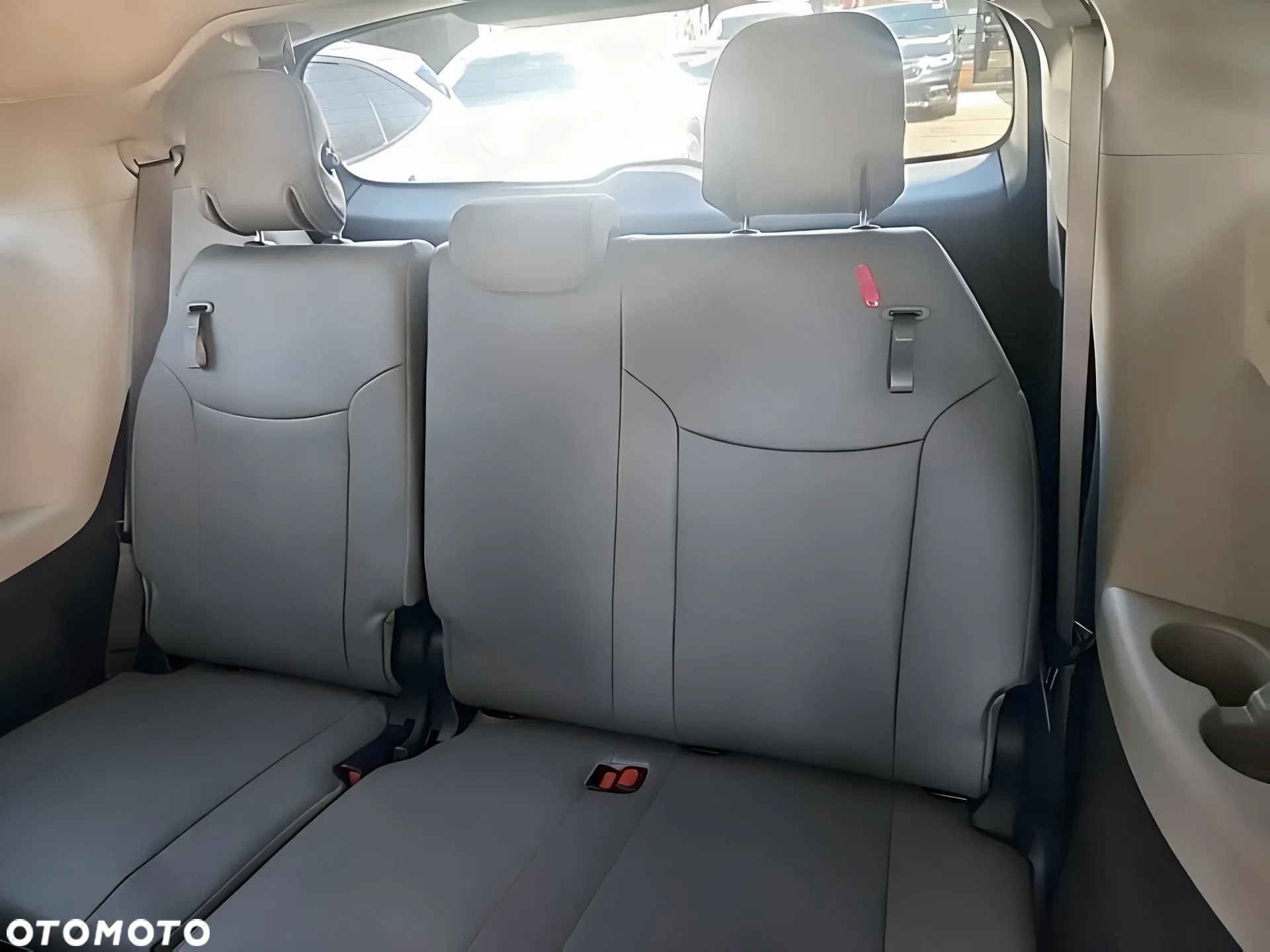 Toyota Sienna - 10