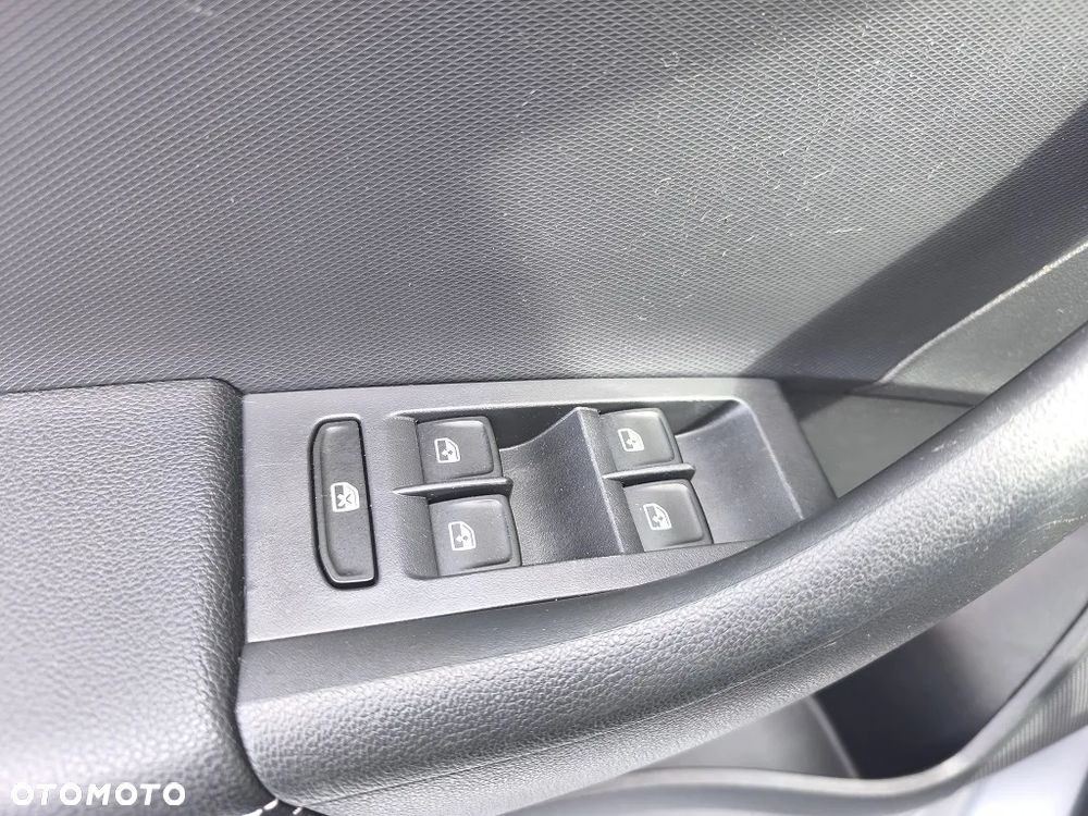 Skoda RAPID 1.2 TSI Ambition - 33