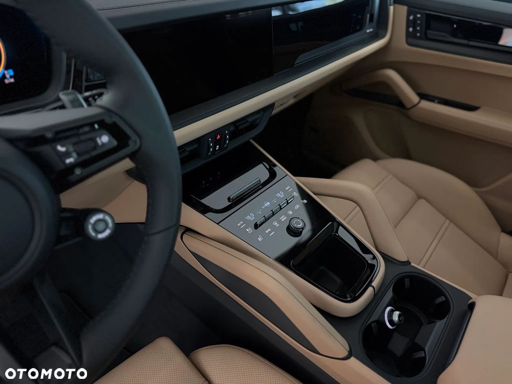 Porsche Cayenne E-Hybrid PHEV Black Edition - 29