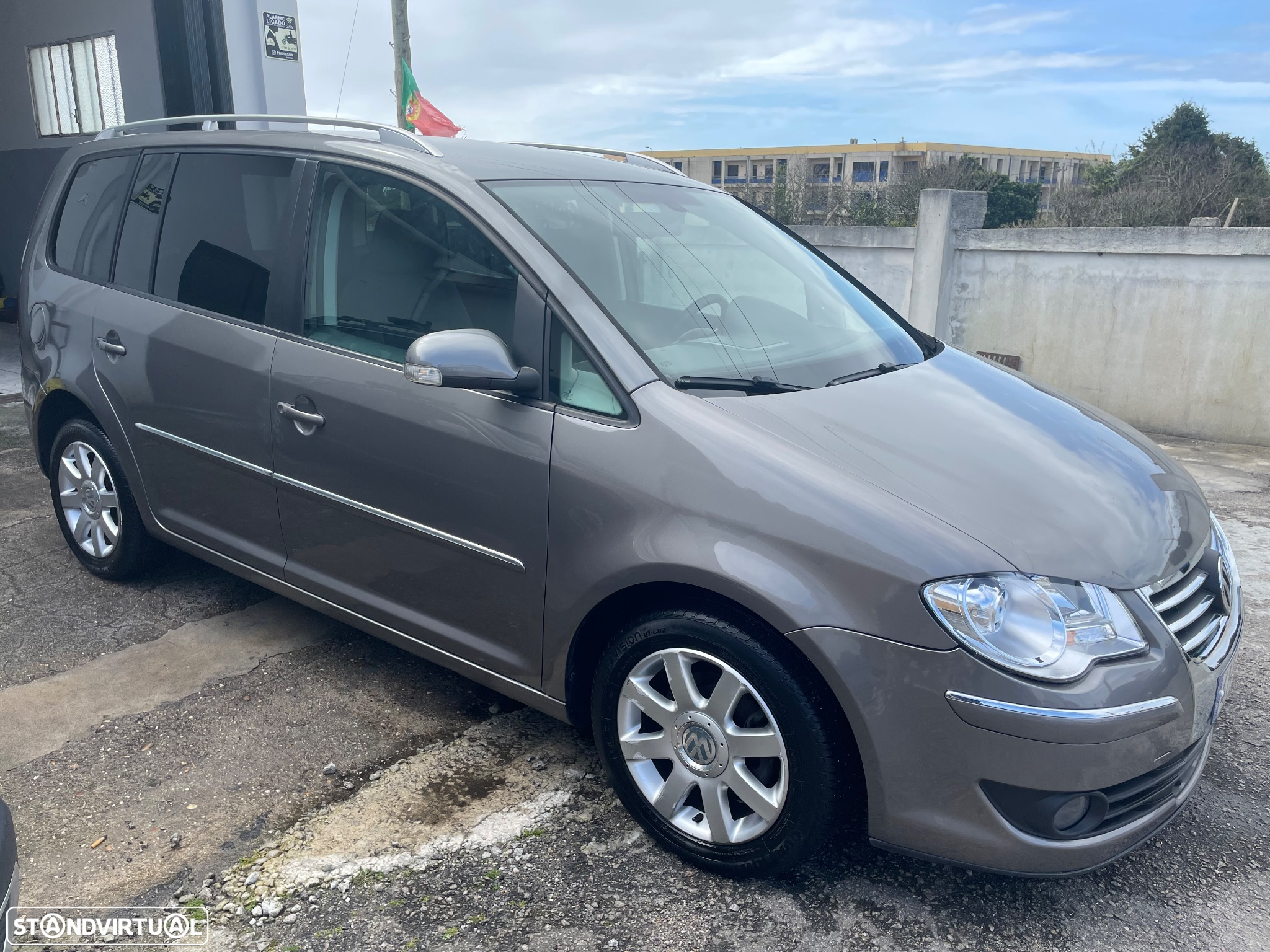 VW Touran - 2