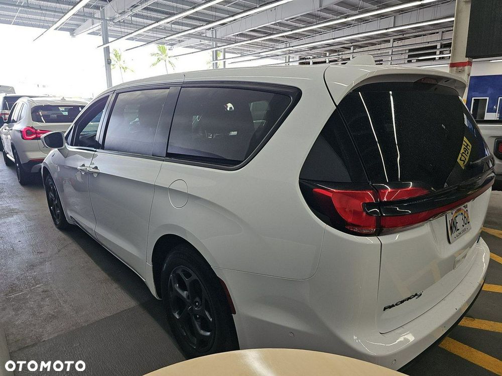 Chrysler Pacifica - 5