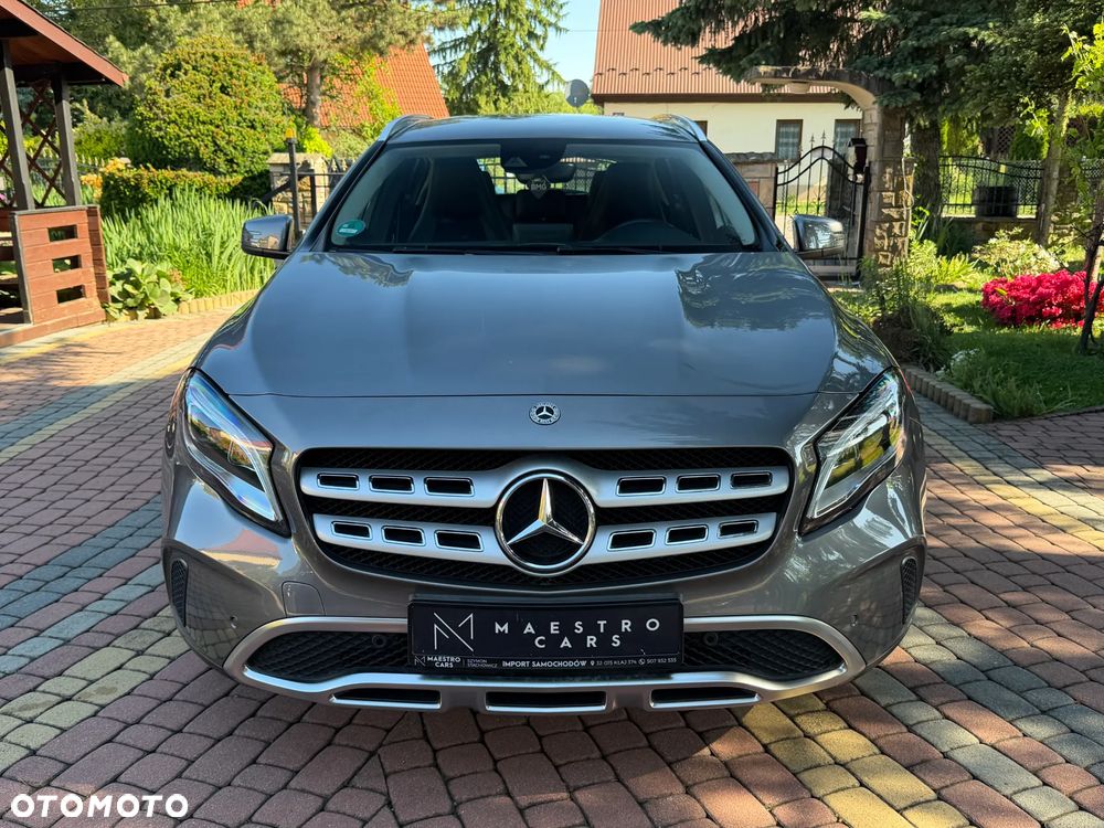 Mercedes-Benz GLA 180 UrbanStyle Edition - 3