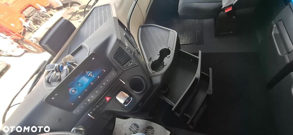 Mercedes-Benz Actros - 17