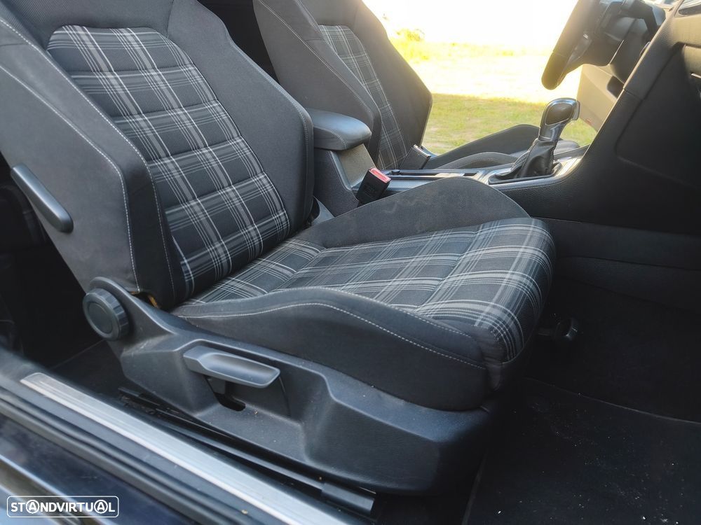 VW Golf 2.0 TDI GTD DSG - 42