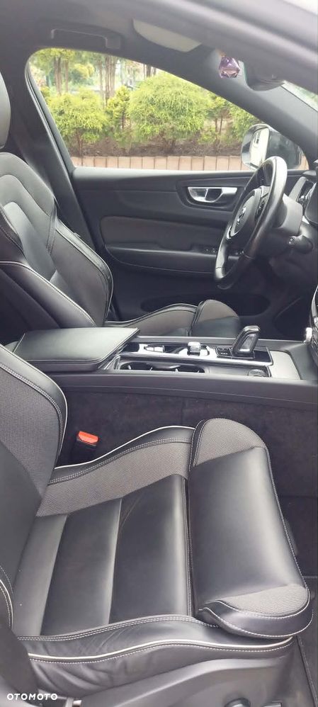 Volvo XC 60 B4 B Plus Dark - 15