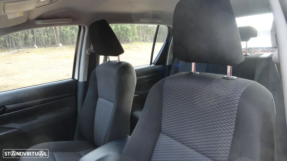 Toyota Hilux 2.4 D-4D 4WD CD CM - 9