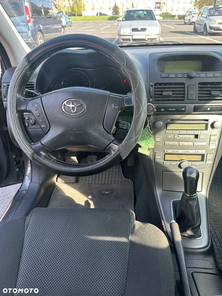 Toyota Avensis 2.0 D-4D Sol - 11