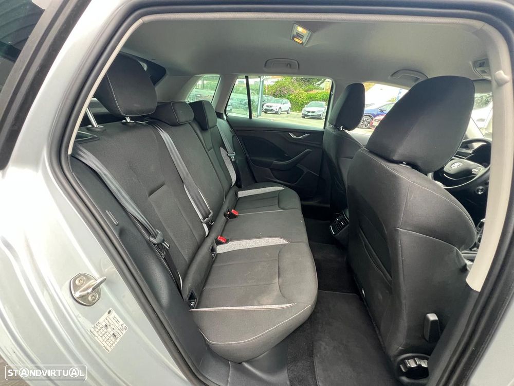 Skoda Kamiq 1.0 TSI DSG - 9