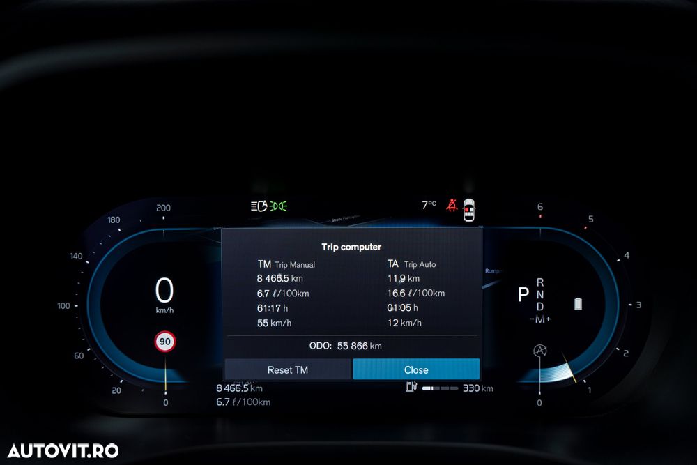 Volvo XC 60 B4 D Plus Dark - 25