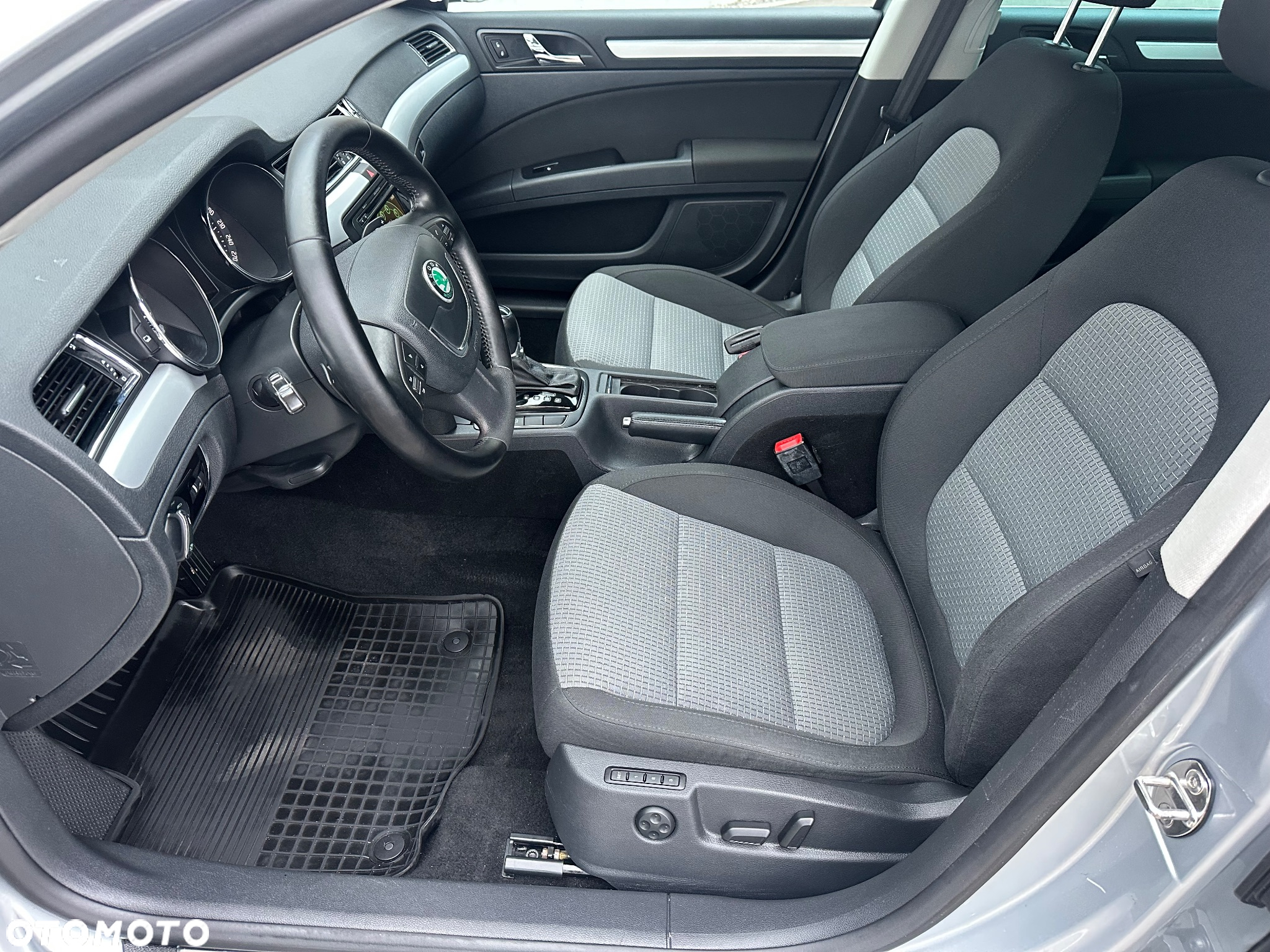 Skoda Superb Combi 2.0 TDI DSG Elegance - 19