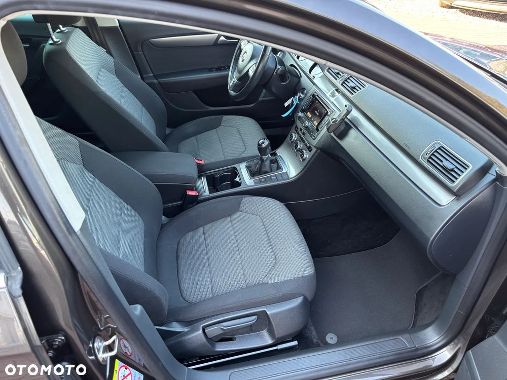 Volkswagen Passat - 15