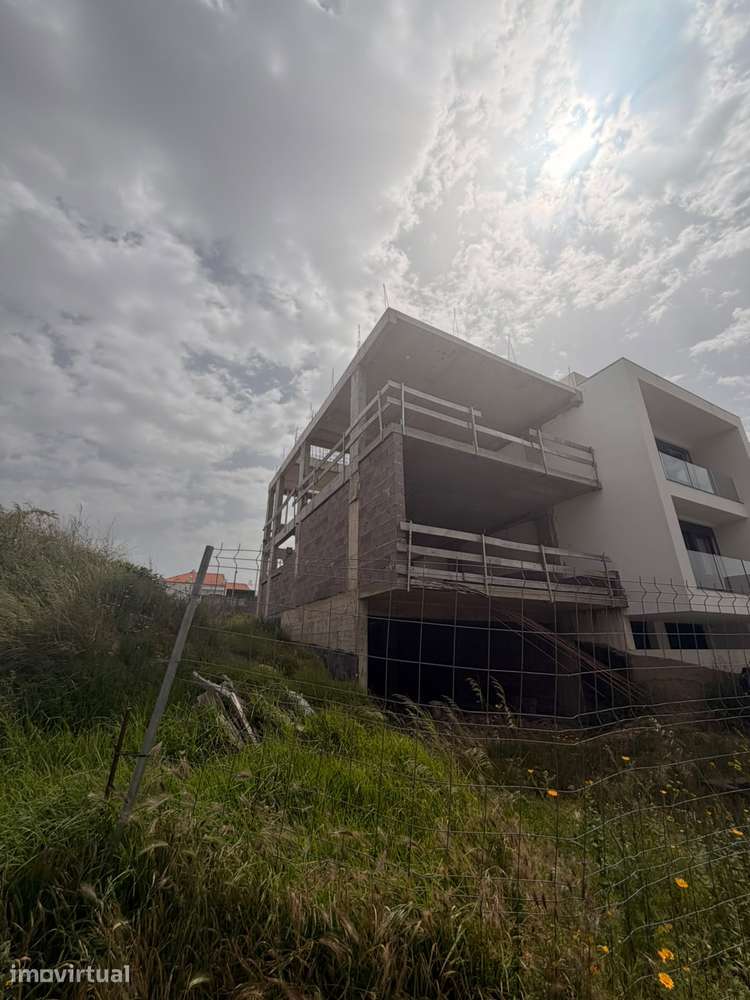 MORADIA UNIFAMILIAR COM PROJETO APROVADO - Grande imagem: 2/11
