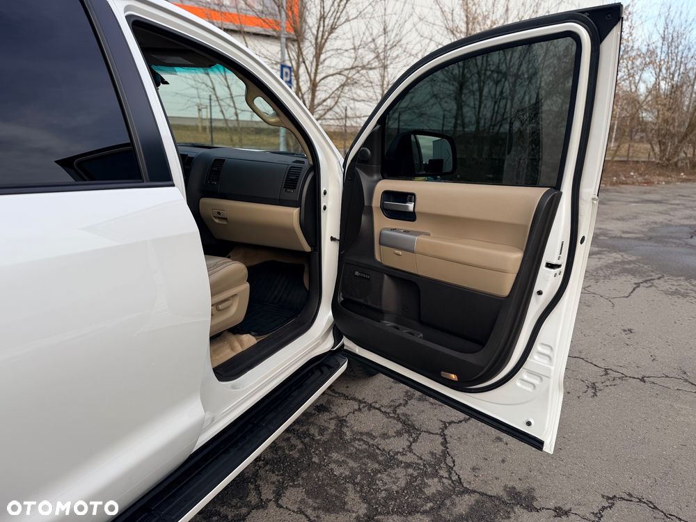 Toyota Sequoia - 24