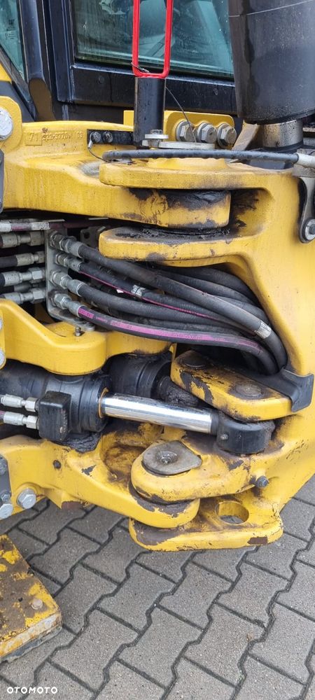 Caterpillar 432F2 - 17