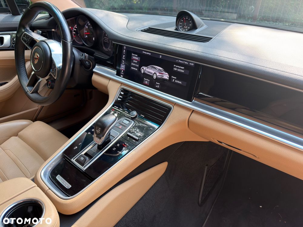 Porsche Panamera 4 - 7
