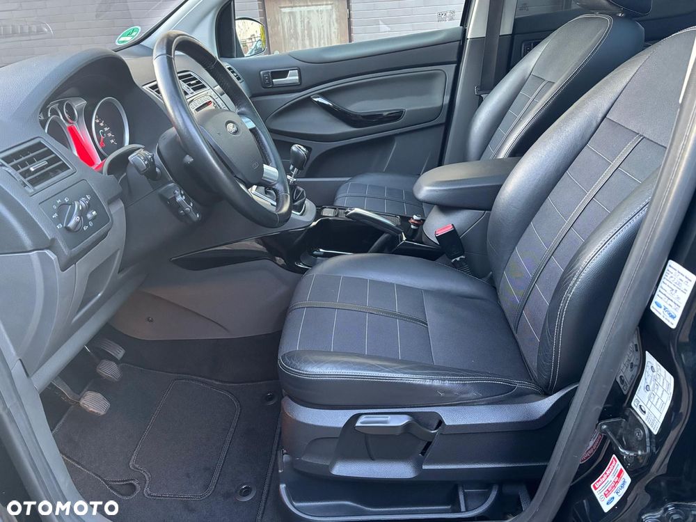 Ford Kuga 2.0 TDCi 4x4 Titanium - 28