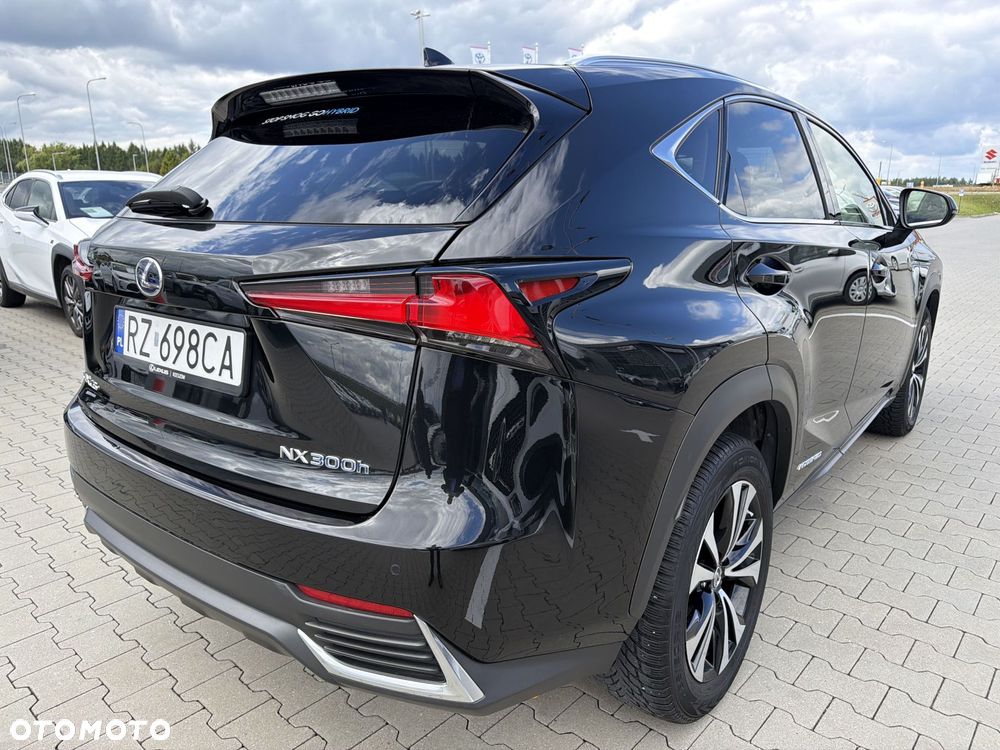 Lexus NX 300h F Impression AWD - 31