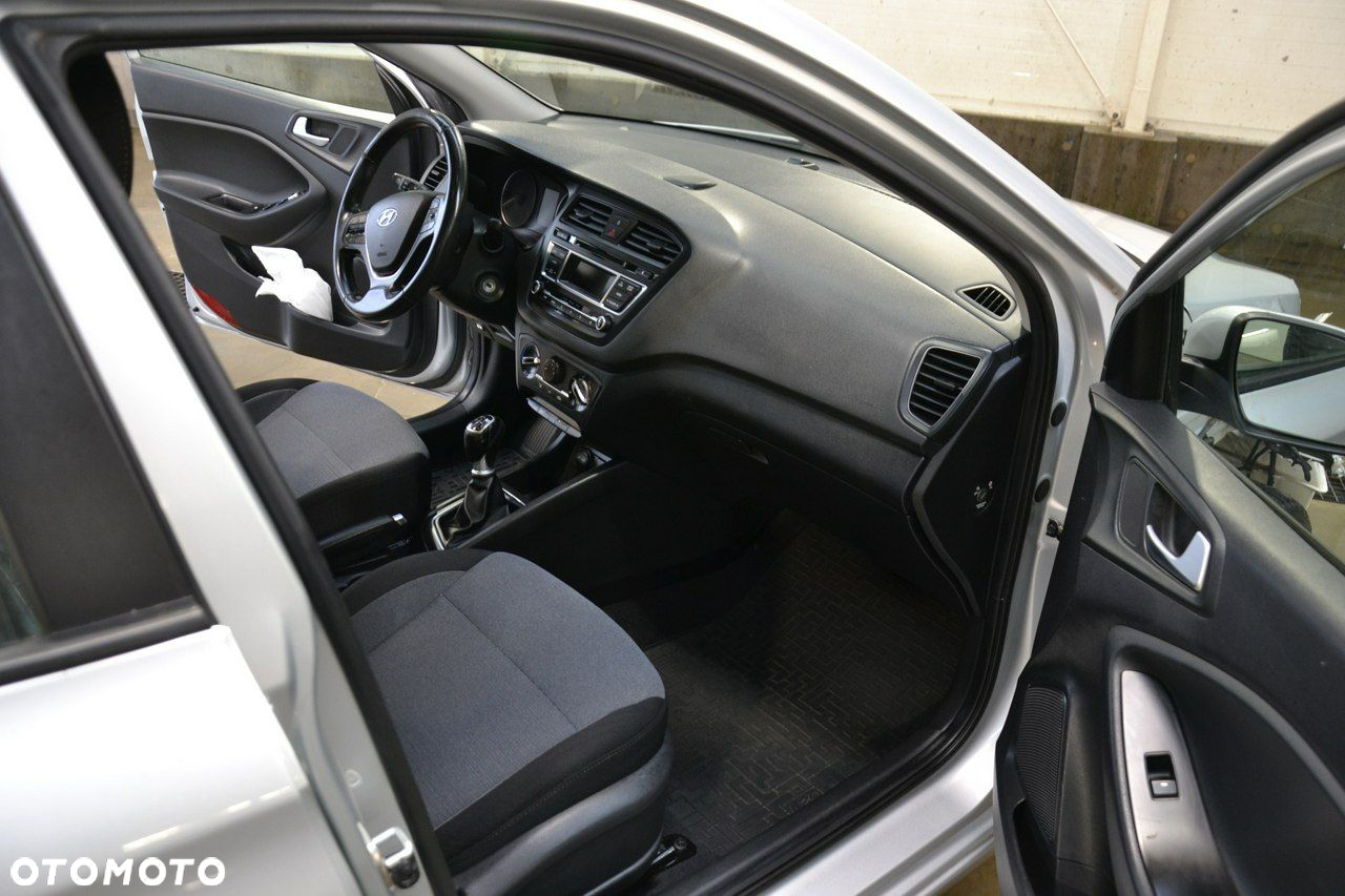 Hyundai i20 - 24