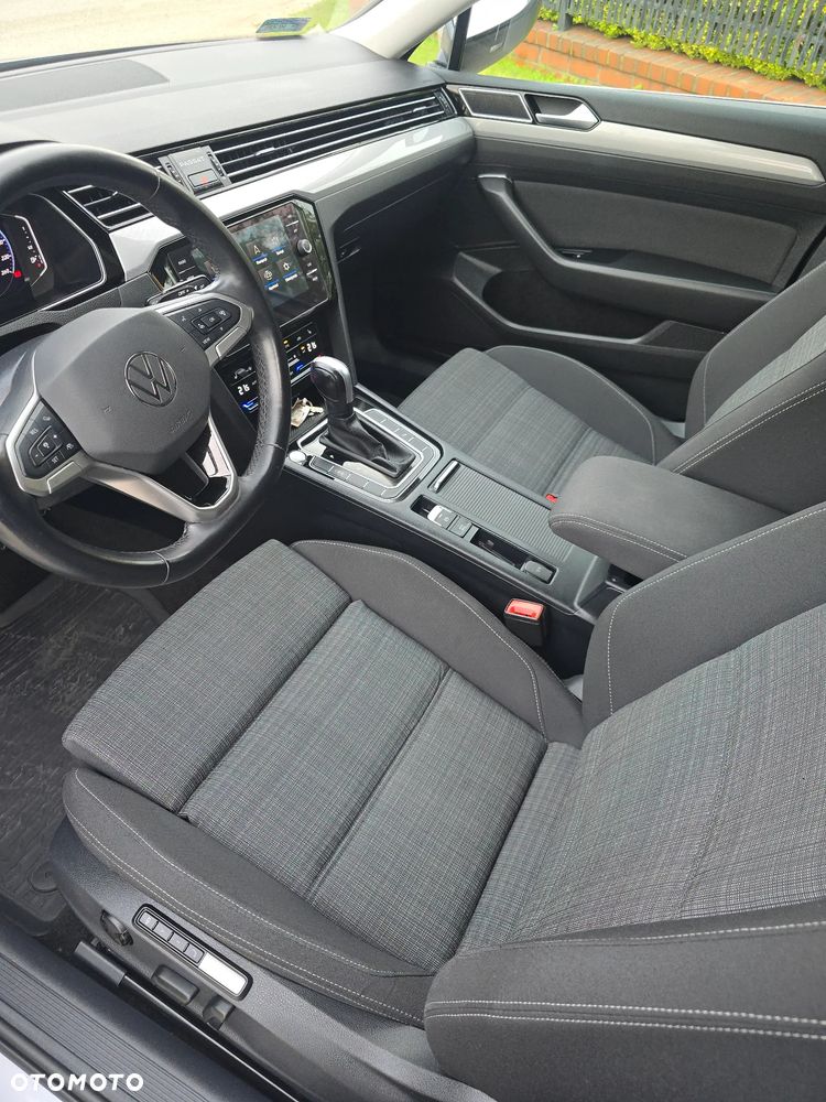 Volkswagen Passat - 12