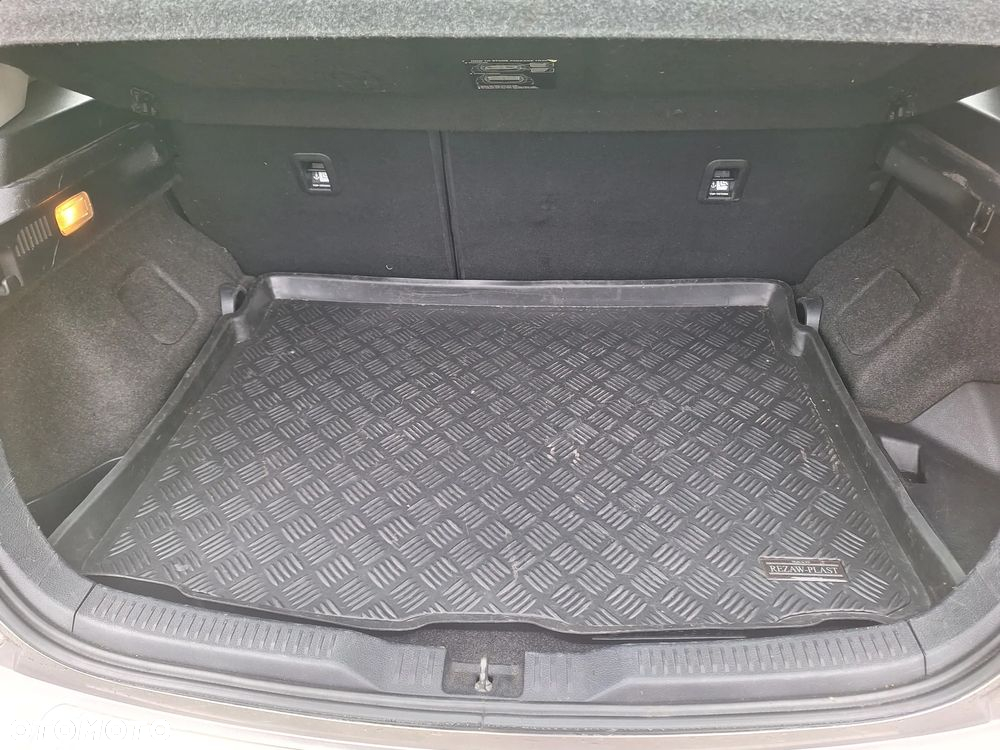 Toyota Auris 1.8 HSD Luna - 7