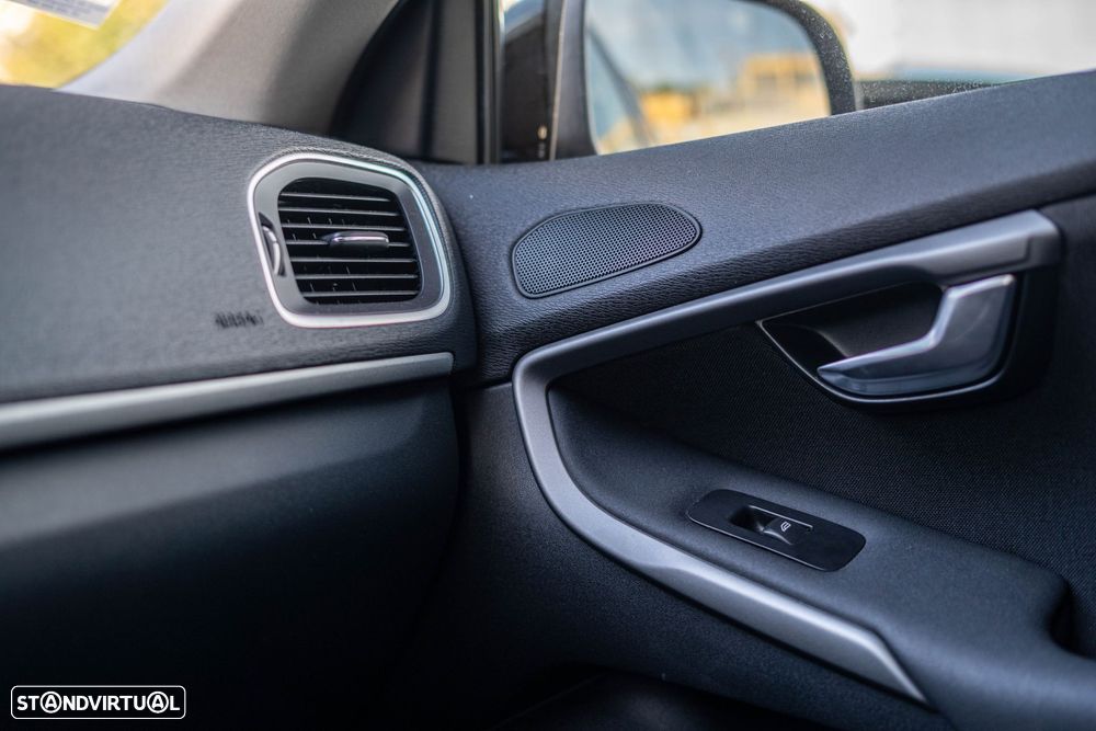 Volvo V40 Cross Country 2.0 D2 Kinetic - 28