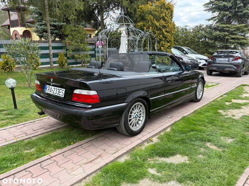 BMW Seria 3 320i - 4