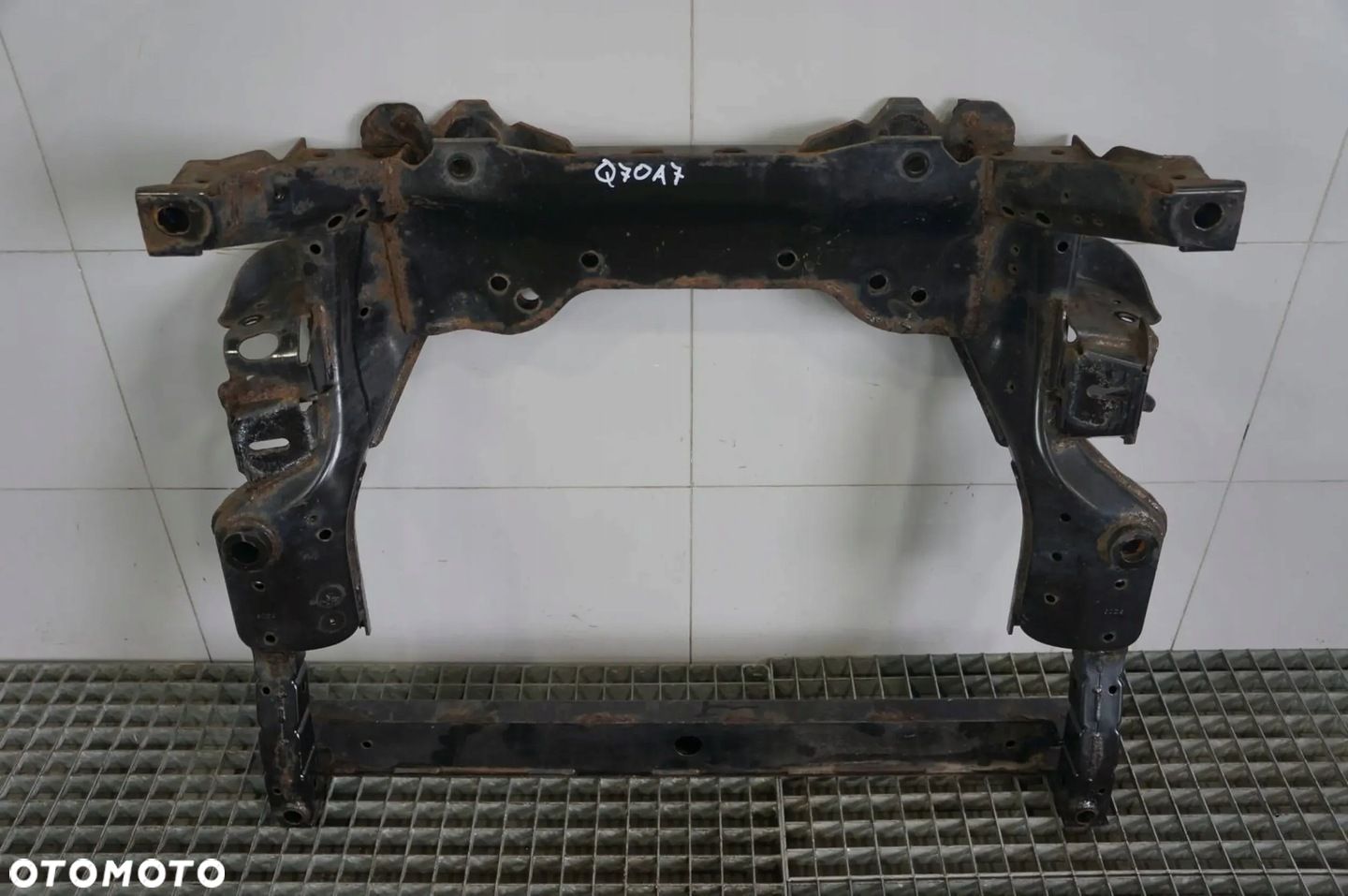 TRAWERS SANKI BELKA WÓZEK PRZÓD INFINITI Q70 2.2D - 1