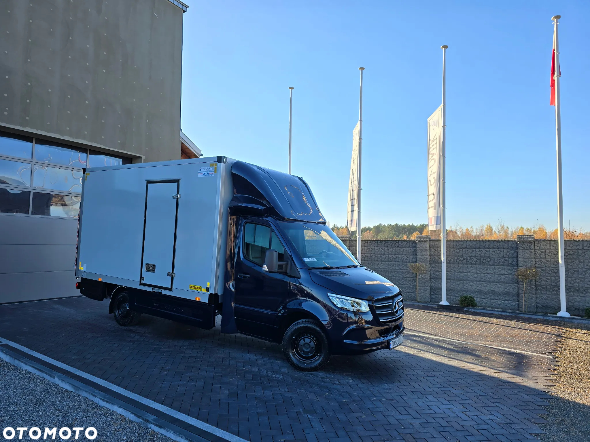 Mercedes-Benz SPRINTER 319 3.0 CDI KONTENER 4,28cmDługi 2,29cmSzero 2,24cmWysok + WINDA 750Kg 42Tyś km SERWIS DO OSTATNIEGO Km ASO MERCEDES-BENZ SALON PL STAN NOWY NOWY NOWY FABRYCZNA GWARANCJA - 2