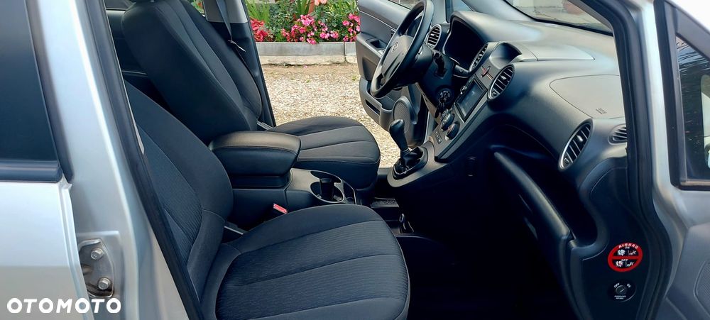 Kia Carens 2.0 EX - 17
