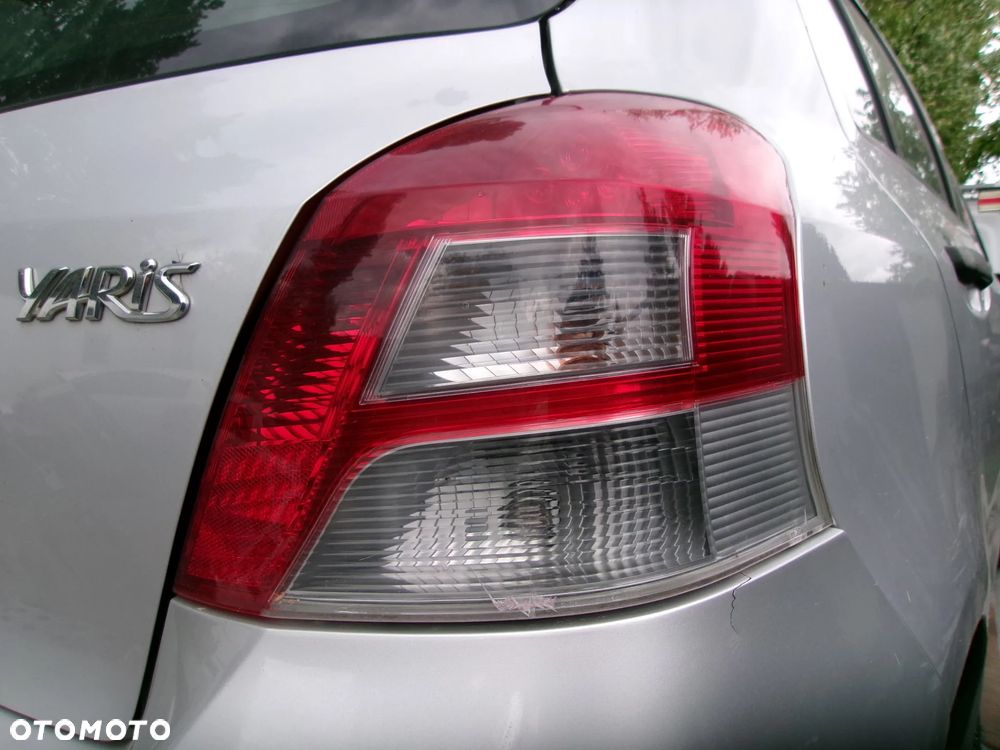 LAMPA TYŁ PRAWA LEWA TOYOTA YARIS II 09-11  LIFT EU - 2