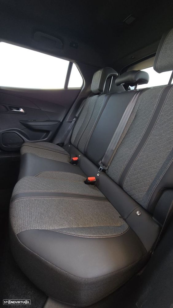 Peugeot 2008 1.2 PureTech Allure - 10