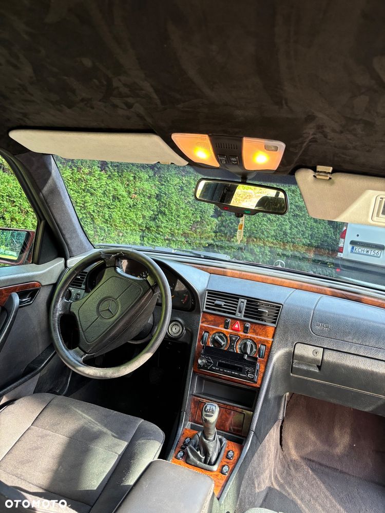 Mercedes-Benz Klasa C 250 D Turbo Elegance - 12