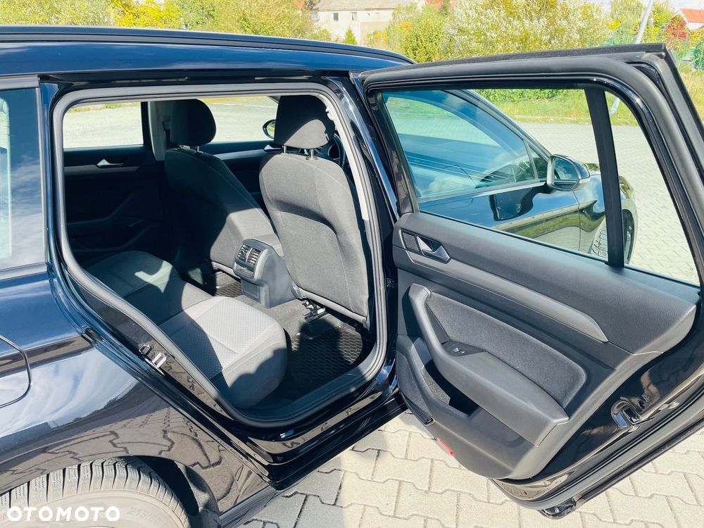 Volkswagen Passat Variant 2.0 TDI SCR DSG Elegance - 31