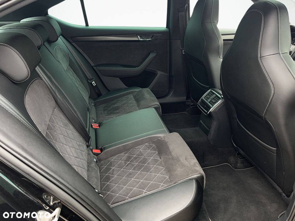 Skoda Superb 2.0 TDI SCR 4x4 Sportline DSG - 12