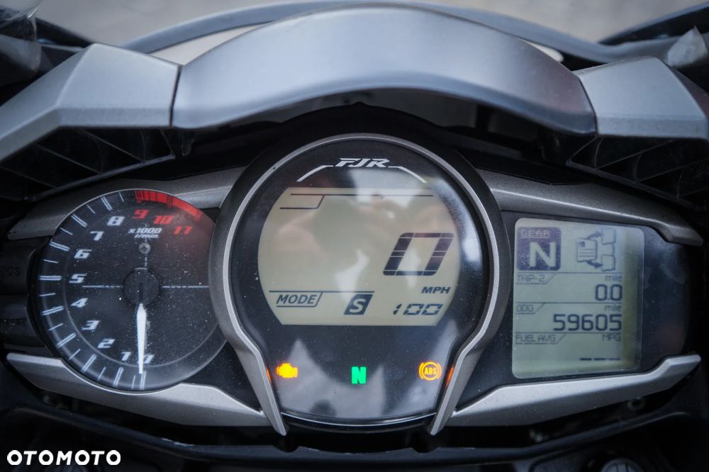 Yamaha FJR - 16
