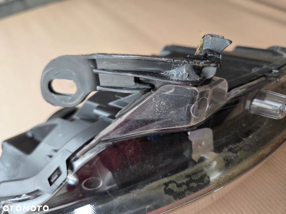 Lampa przednia lewa Peugeot 208 I LIFT - 12